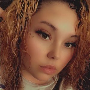 Meet your Posher, Holly